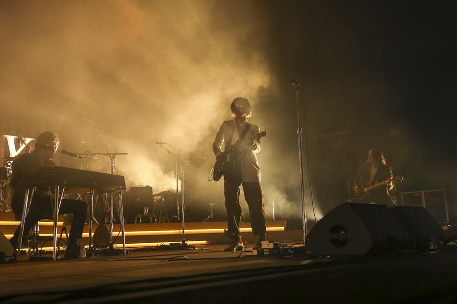 Arctic Monkeys entre baladas de hotel e o rock adolescente no NOS Alive