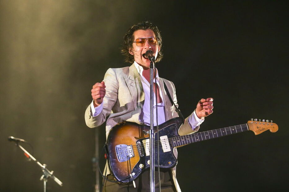 Arctic Monkeys entre baladas de hotel e o rock adolescente no NOS Alive