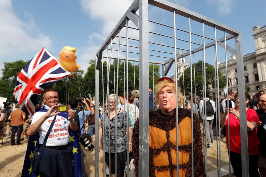 Balão contra Donald Trump voa em Londres
