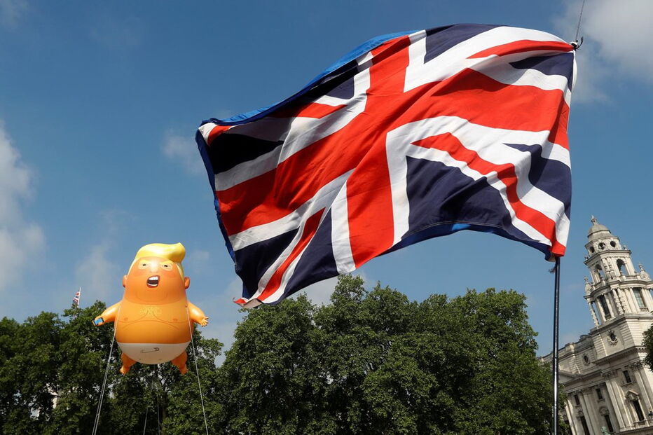 Balão contra Donald Trump voa em Londres