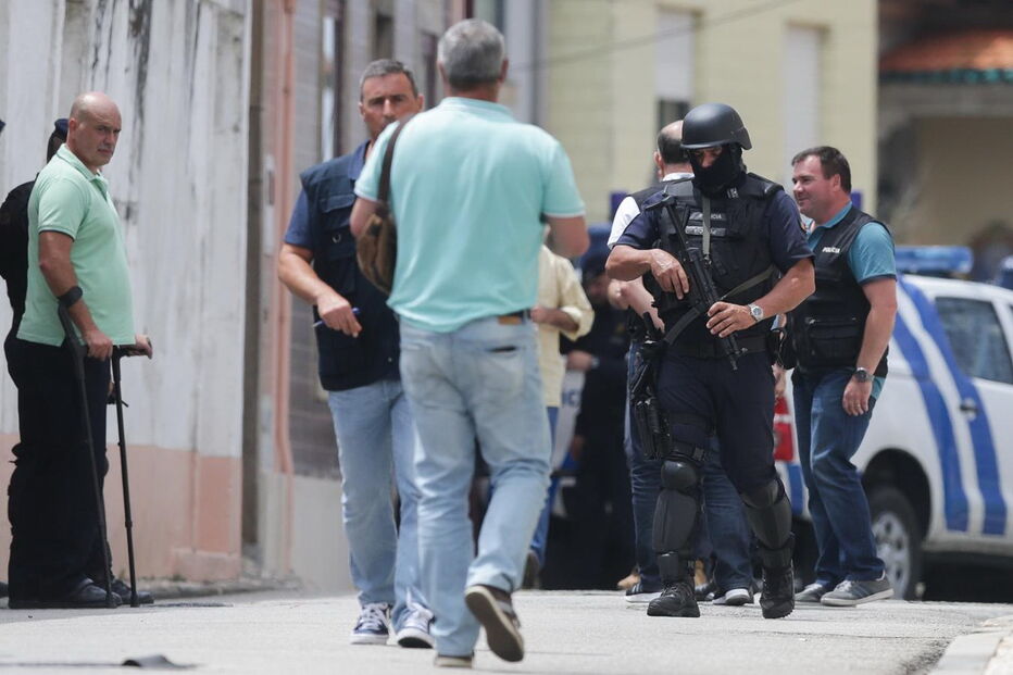 Homem que se barricou em autocaravana em Ovar
