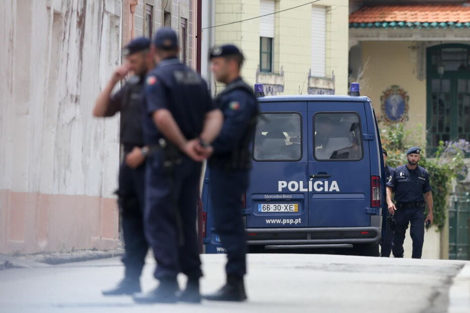 Homem que se barricou em autocaravana em Ovar