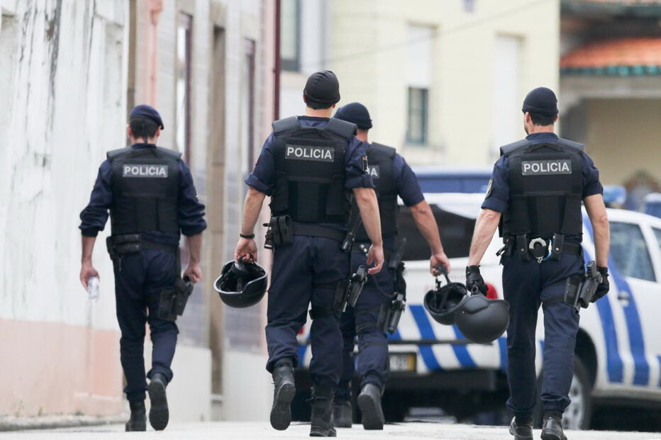 Homem que se barricou em autocaravana em Ovar