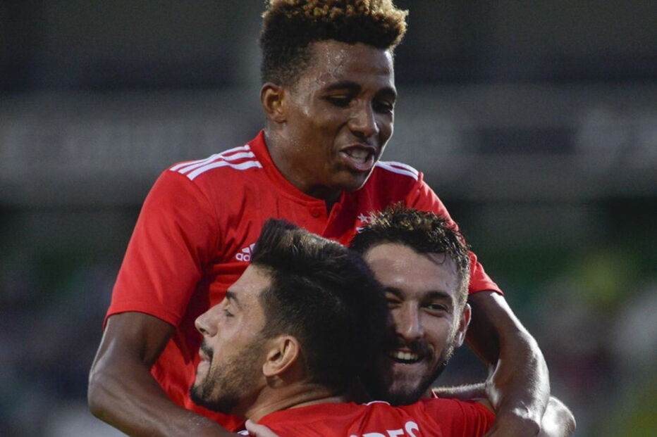 Benfica empata com Vitória de Setúbal