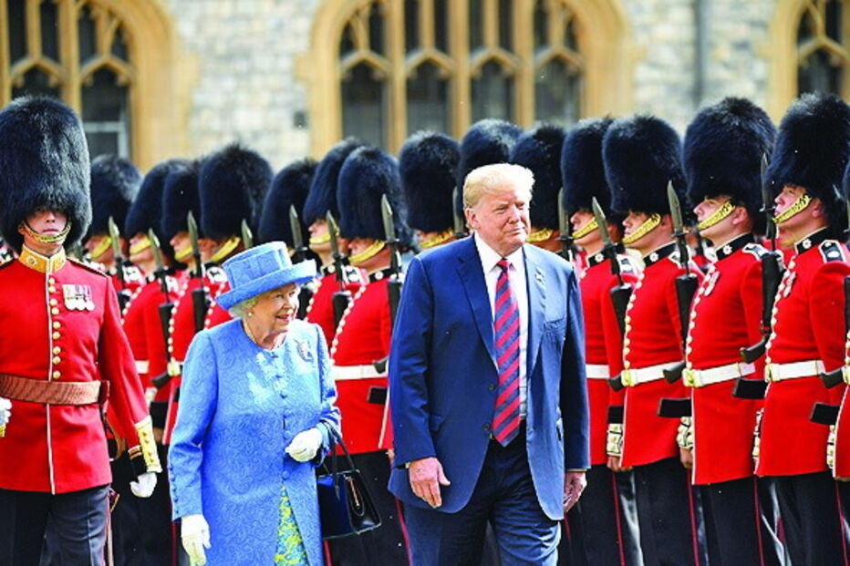 Trump foi recebido por Theresa May e a rainha Isabel II em Inglaterra