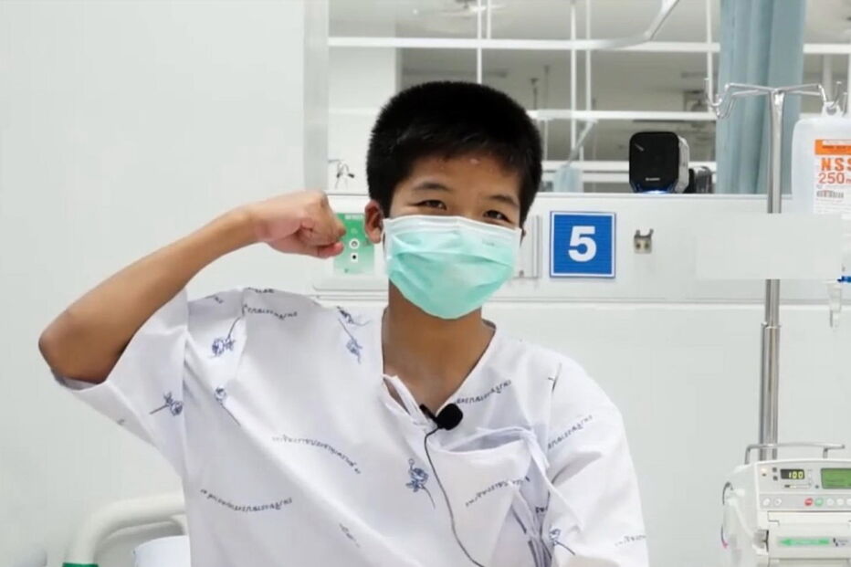 Jovens que estiveram presos em gruta na Tailândia estão hospitalizados