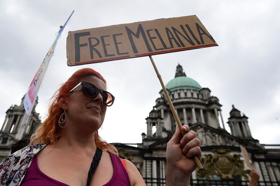 Melania Trump também foi referida nos cartazes