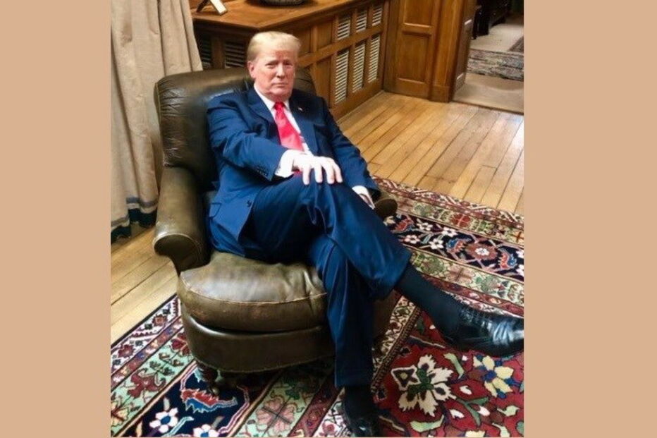 Foto de Trump na poltrona de Churchill gera polémica em Inglaterra