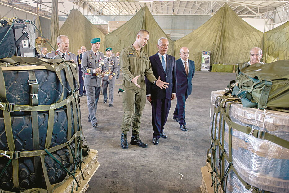 Marcelo Rebelo de Sousa em Tancos com o ministro da Defesa e o CEME