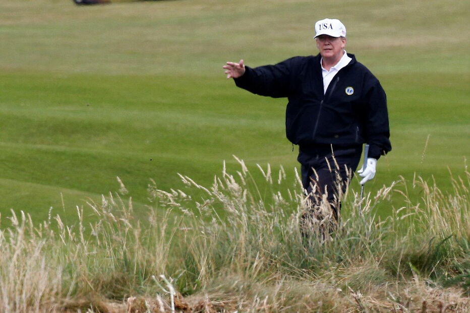 Trump joga golfe na Escócia