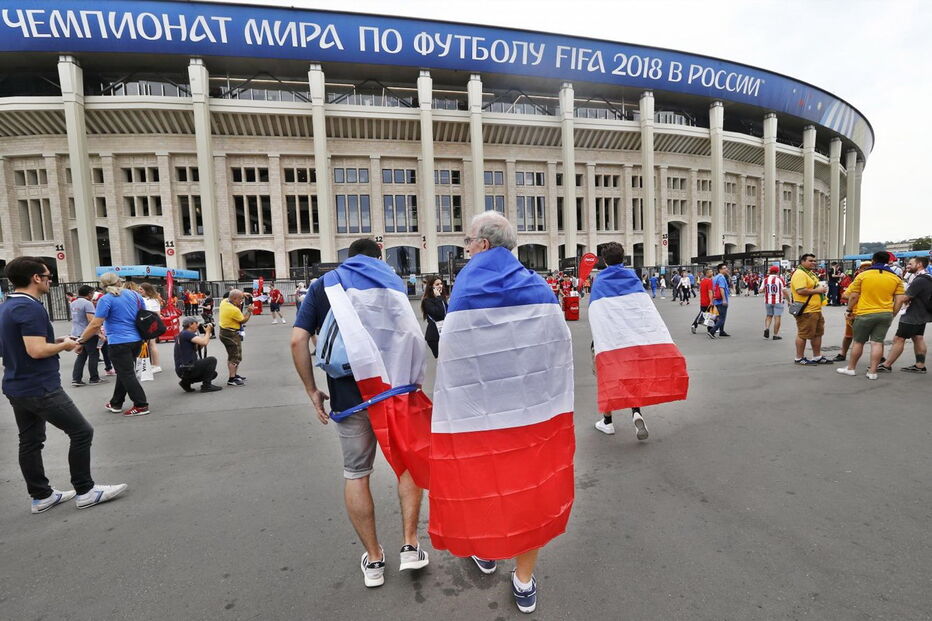 Adeptos franceses chegam ao estádio