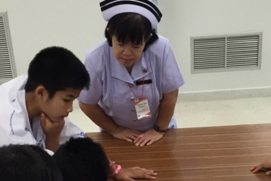 Homenagem dos jovens resgatados ao mergulhador falecido no resgate