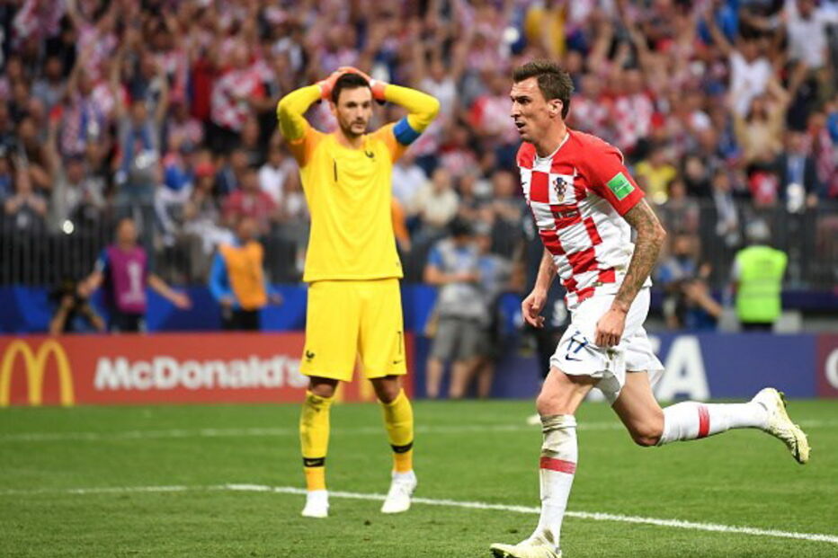 Mandzukic aproveia finta falhada de Lloris para fazer o segundo golo da Croácia
