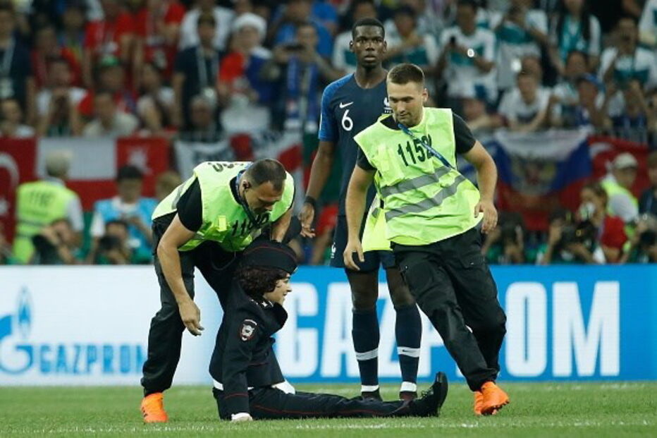 Pussy Riot invadem o campo do Mundial 2018