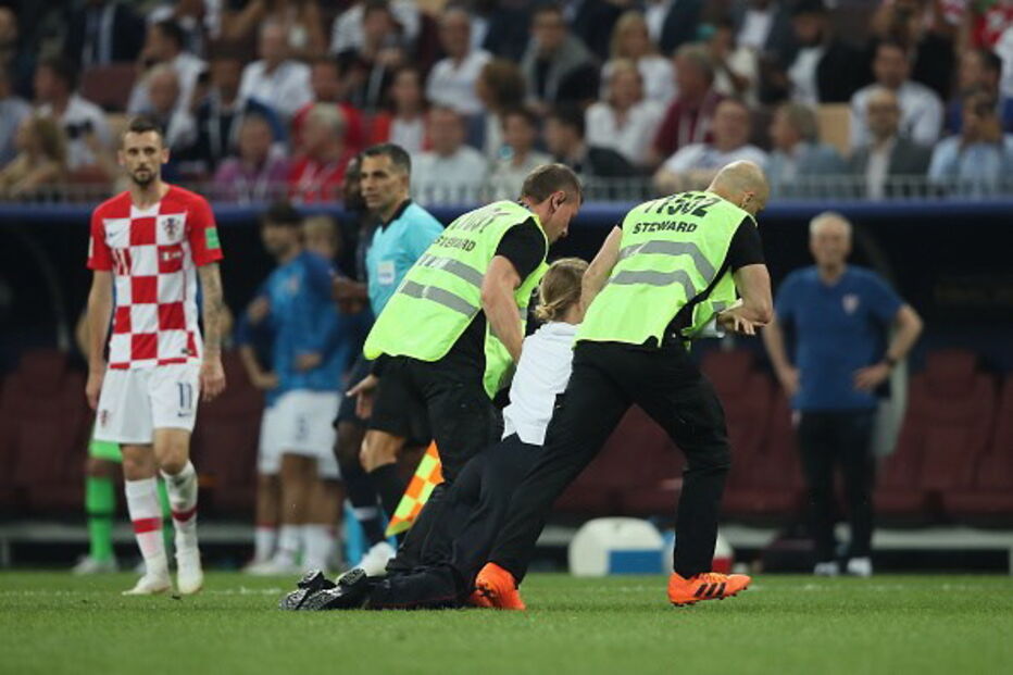 Pussy Riot invadem o campo do Mundial 2018