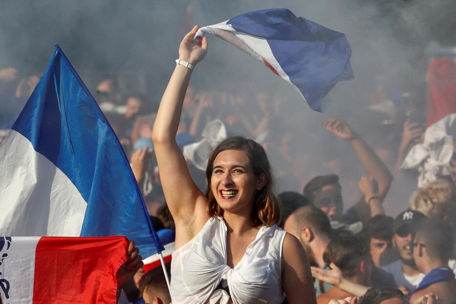  Franceses celebram vitória