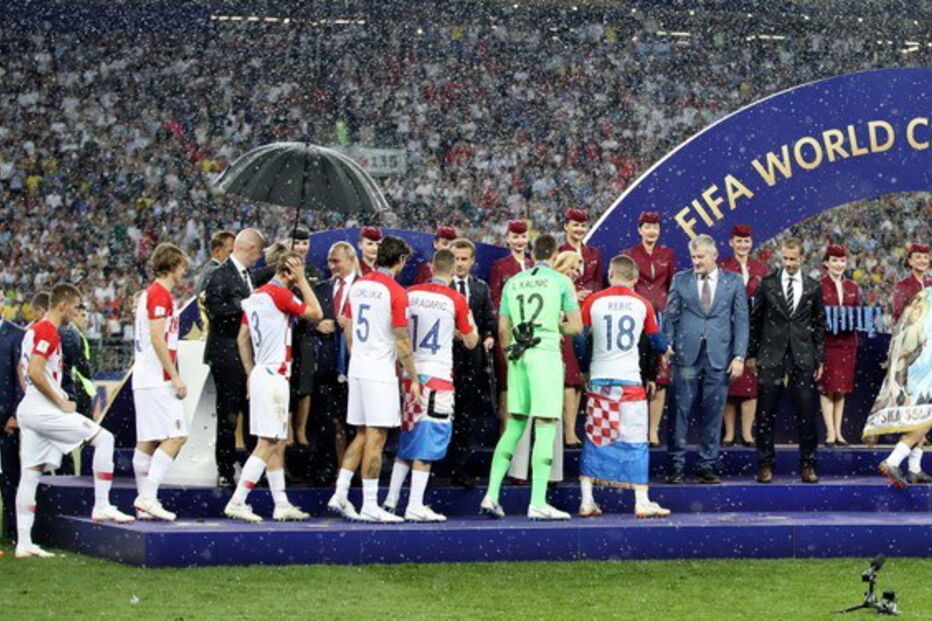 Dilúvui em Moscovo na hora da entrega da taça do campeonato do mundo