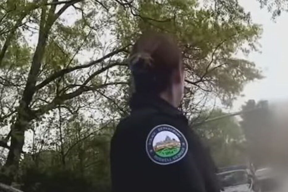 Mulheres polícias suspensas por decisão caricata