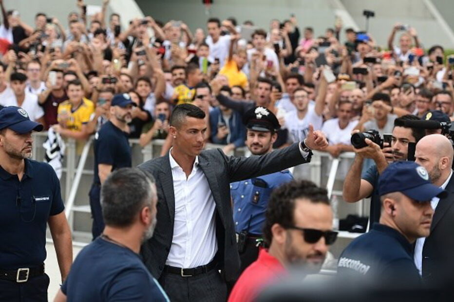 Cristiano Ronaldo recebido em euforia na Juventus