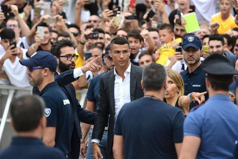 Cristiano Ronaldo recebido em euforia na Juventus