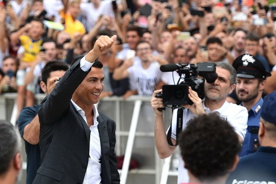 Cristiano Ronaldo recebido em euforia na Juventus