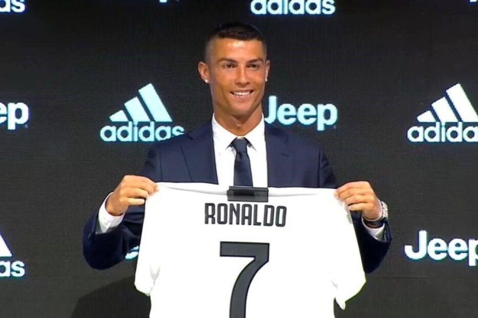 Cristiano Ronaldo mostrou a nova camisola com que vai jogar