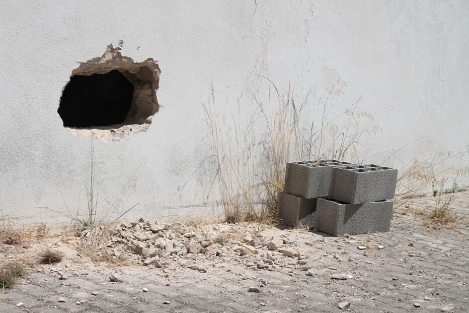 Assaltam CTT com picareta