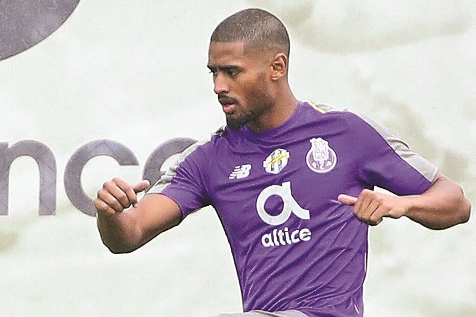 O lateral-direito Saidy Janko, de 22 anos, alinhava nos franceses do Saint- Etiénne         