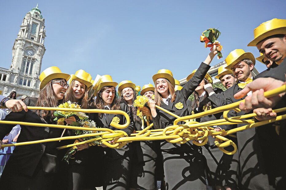 O concurso que agora se inicia retira lugares nas instituições do Porto e de Lisboa, em benefício das universidades e politécnicos das outras regiões do País    