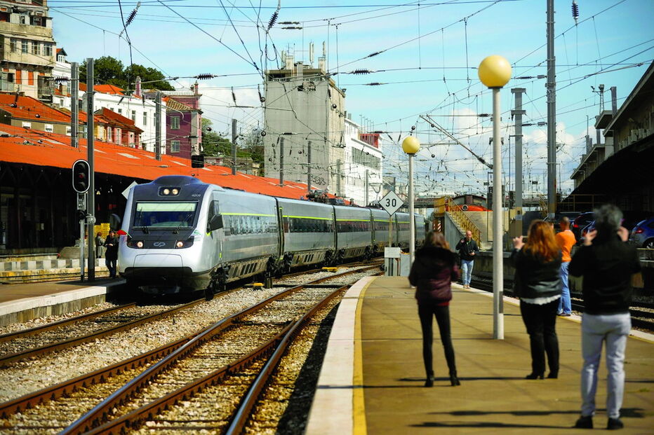 Comboio Alfa Pendular