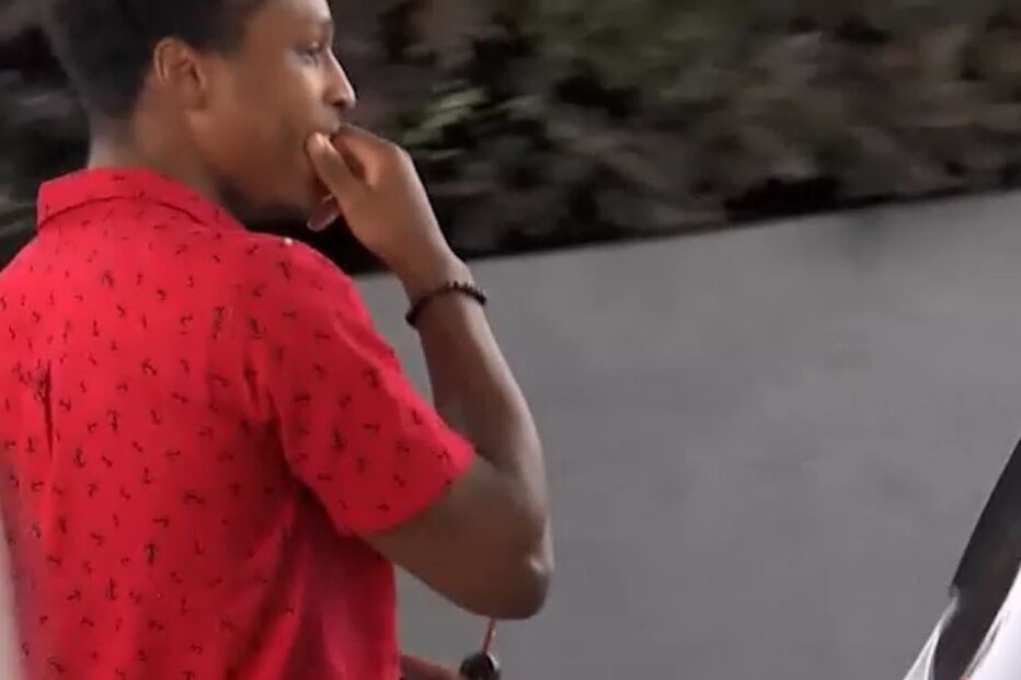 Momento em que o jovem recebe a oferta do diretor