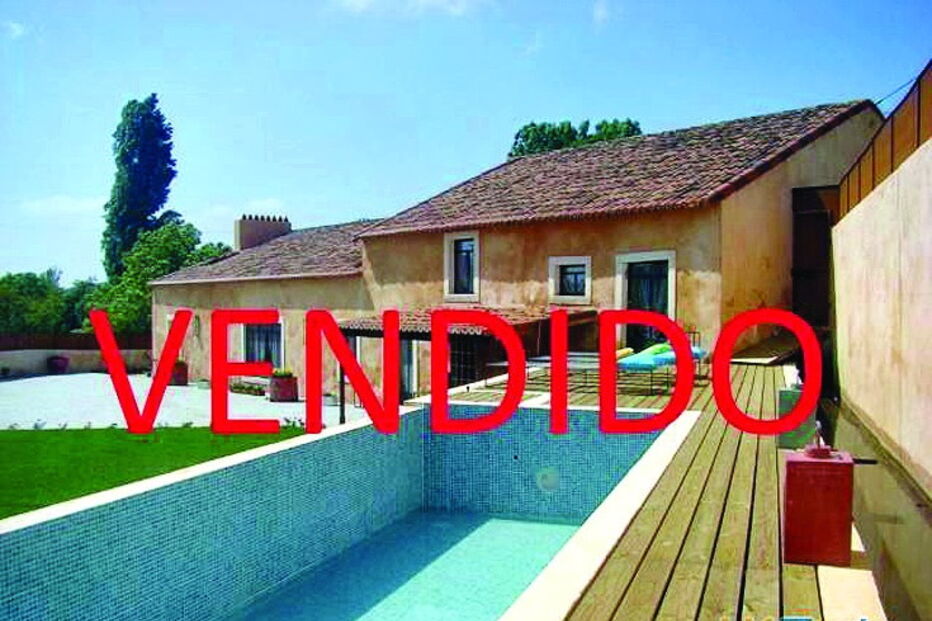 Bárbara Guimarães no momento da escritura da nova casa