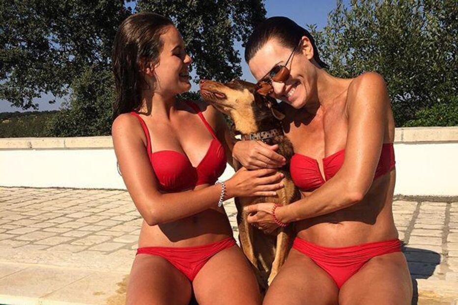 Fátima Lopes divulgou foto em biquíni com a filha
