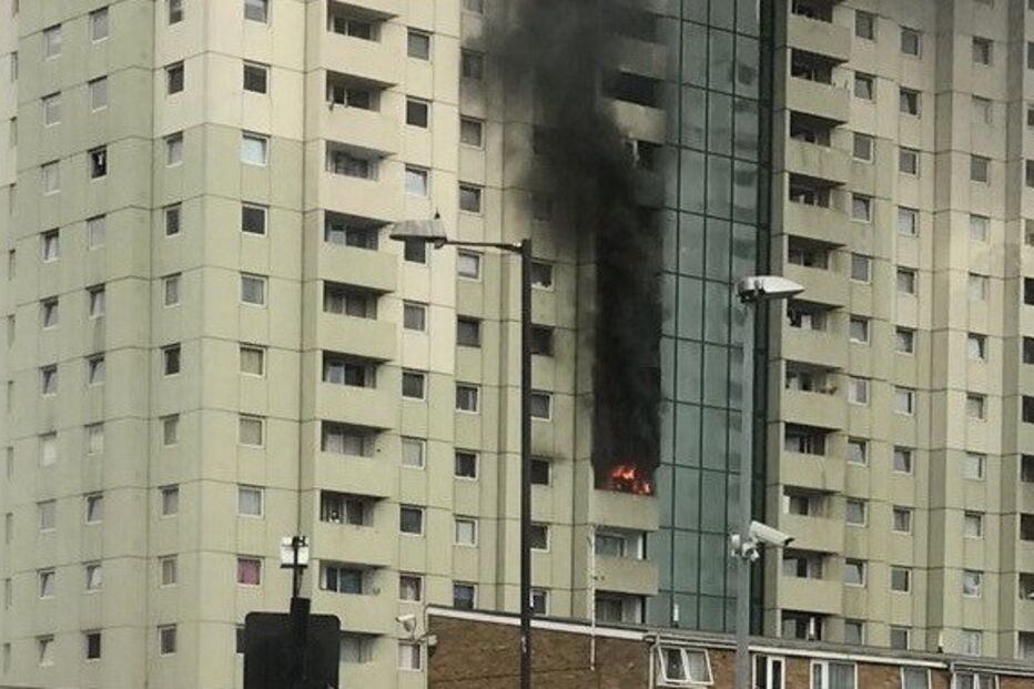 Incêndio em Londres deflagra em edifício residencial de 25 andares