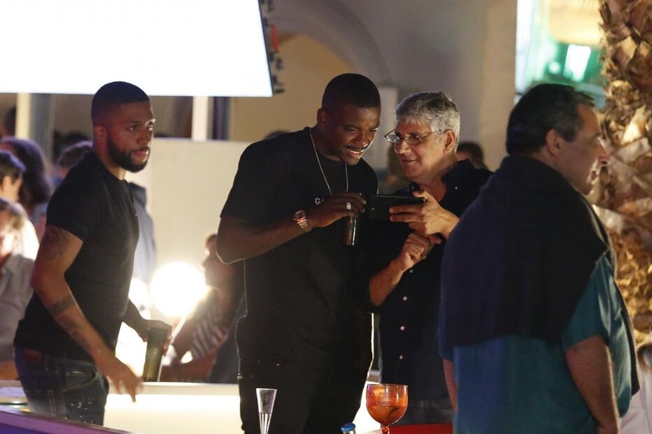 William Carvalho em discoteca de Vilamoura