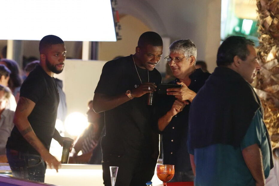 William Carvalho em discoteca de Albufeira 