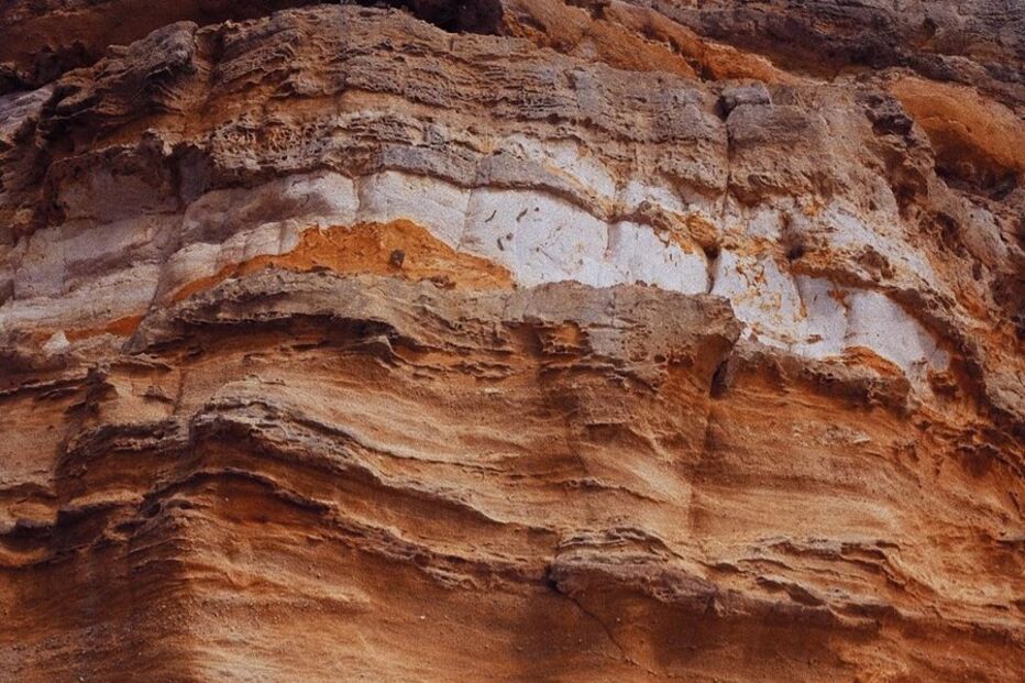 Joana Duarte em poses ousadas com amiga na praia