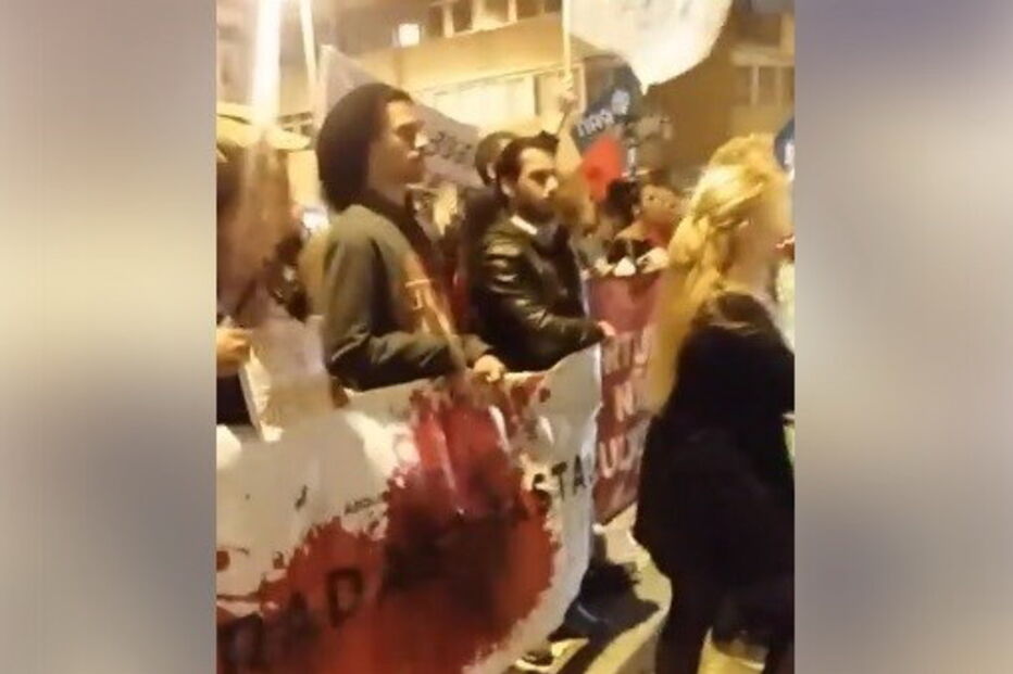 Manifestantes protestam contra touradas na Póvoa de Varzim 