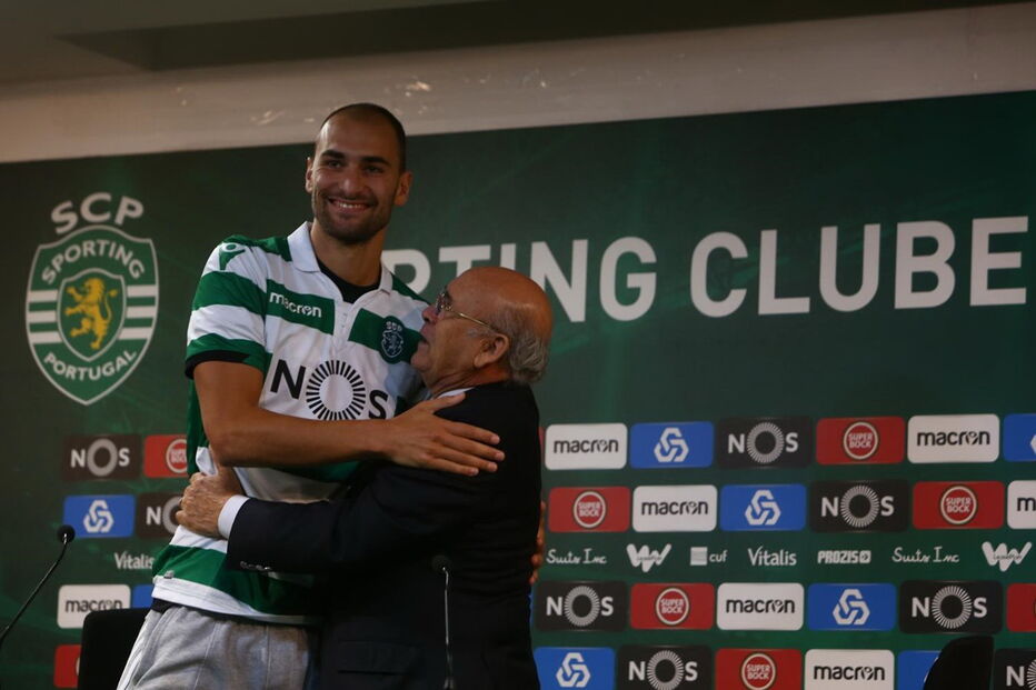 Bas Dost na apresentação