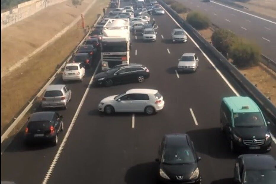 Incêndio na zona de Palmela leva condutores a guiar em contramão na A12	