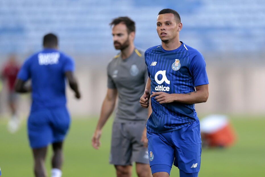 Ewerton num treino do FC Porto