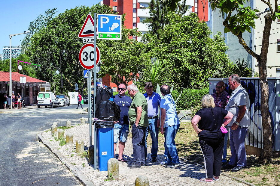 Habitantes queixam-se de que foram informados da ativação dos parquímetros com pouco tempo de antecedência