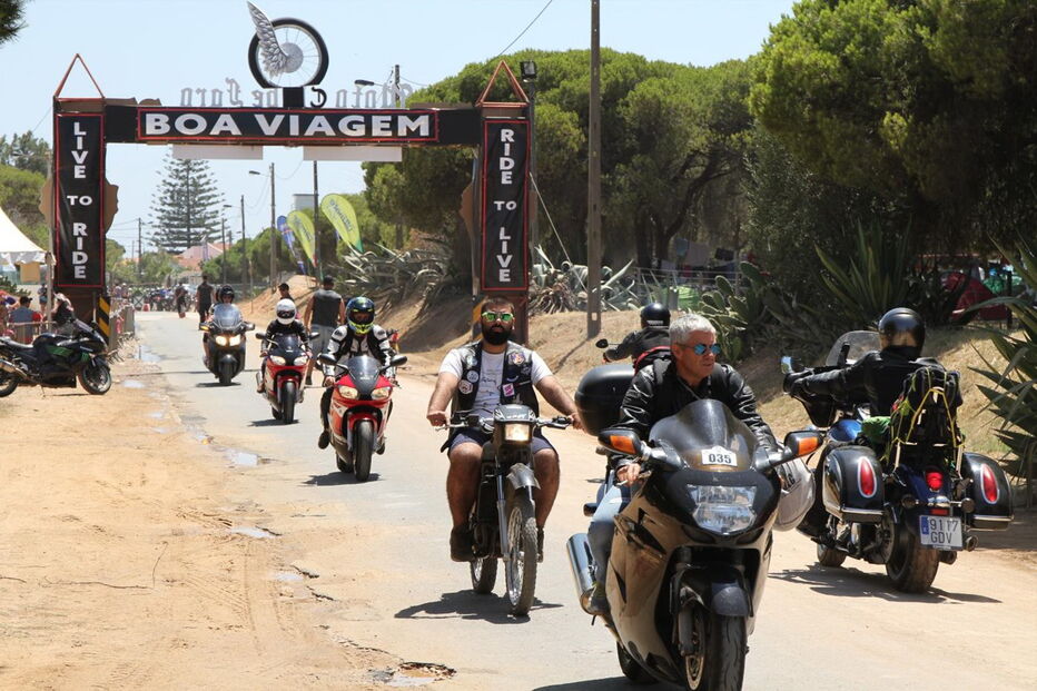 Motociclistas na concentração motard em Faro