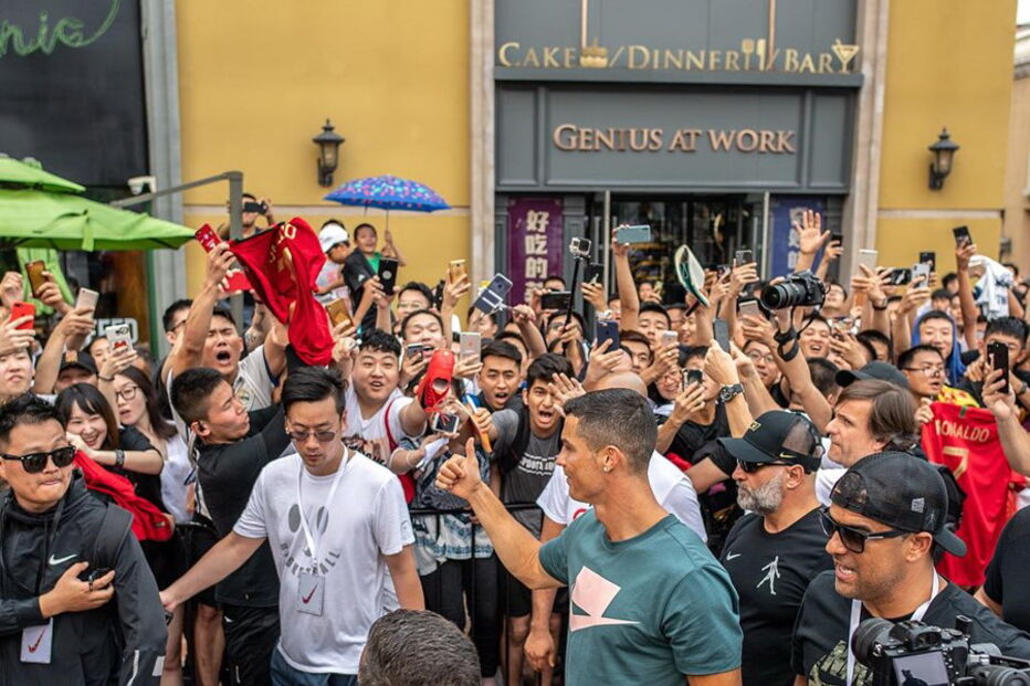 Ronaldo tem atraído milhares de fãs em digressão pela China