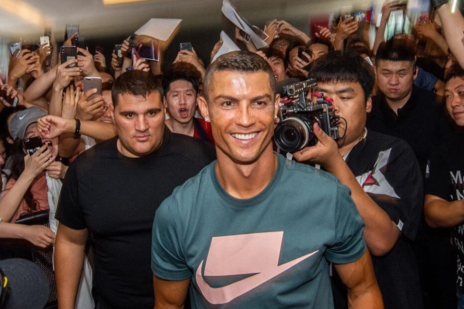 Ronaldo tem atraído milhares de fãs em digressão pela China