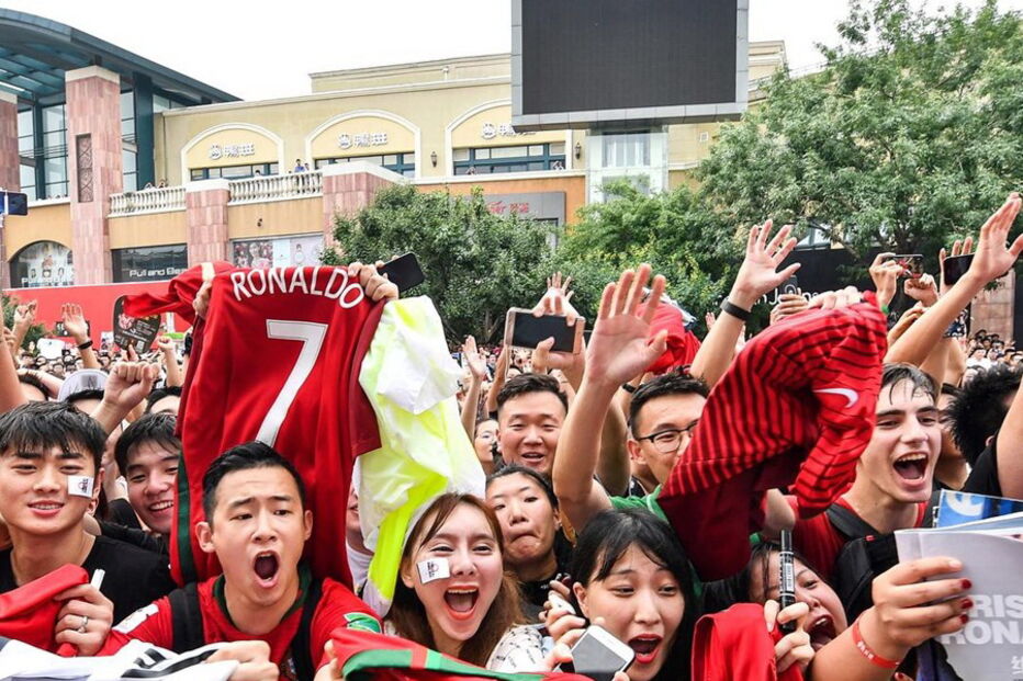 Ronaldo tem atraído milhares de fãs em digressão pela China