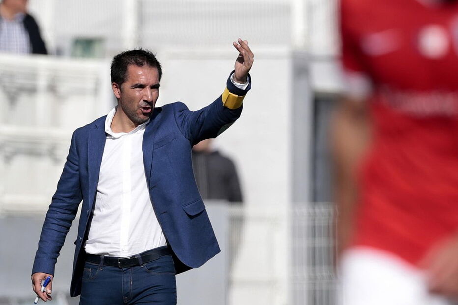 Treinador Carlos Pinto levou o Santa Clara à I Liga