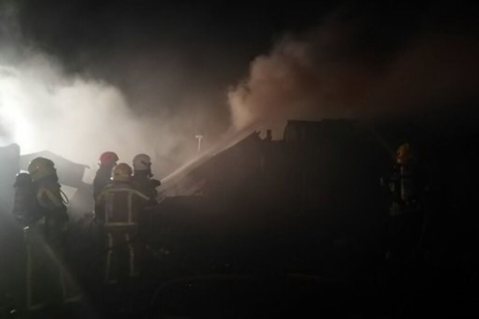 Fogo destrói casas e carros em Loures