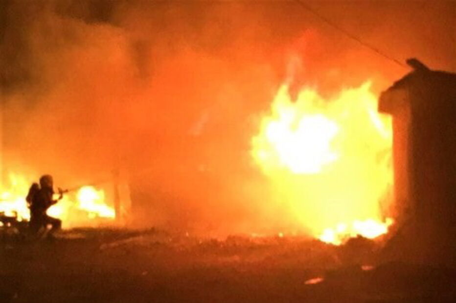 Fogo destrói casas e carros em Loures