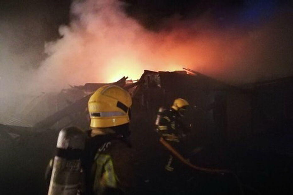 Fogo destrói casas e carros em Loures